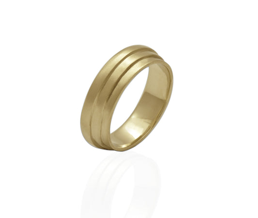 14kt yellow gold band with a stacked design